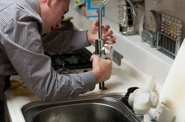 Comment dépanner une fuite d'eau rapidement : Guide pratique