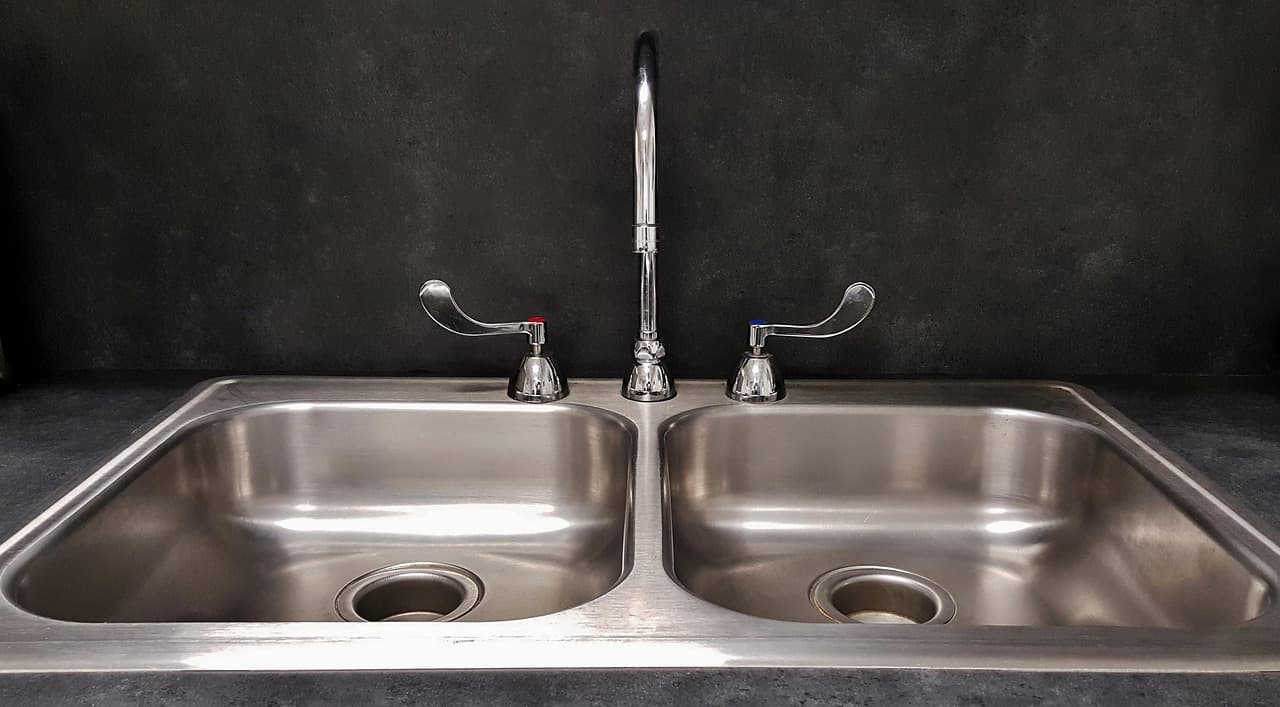 Comment identifier une fuite d'eau rapidement : guide pratique