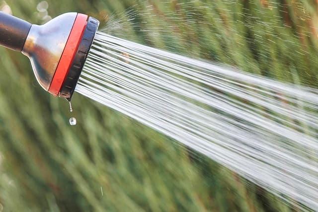 Comment installer rapidement un flexible de douche